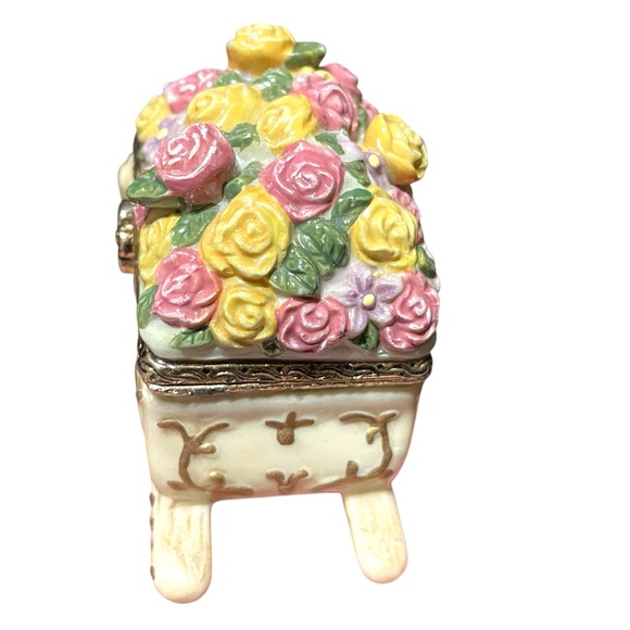Small Fleurs Floral Wheelbarrow Trinket Box Hinged Lid Exquisite Detail - Picture 5 of 16
